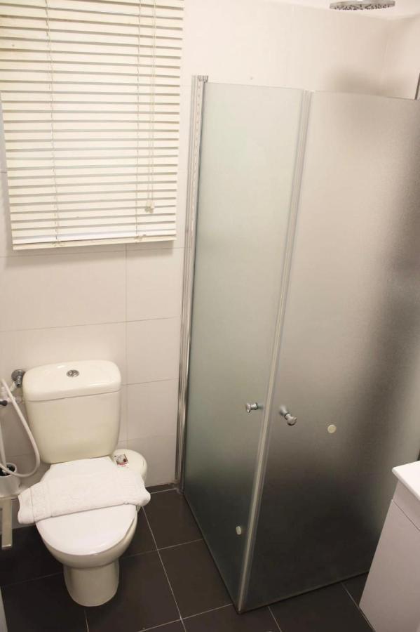 Zimmer Ba'Ir Kfar Saba Exterior foto