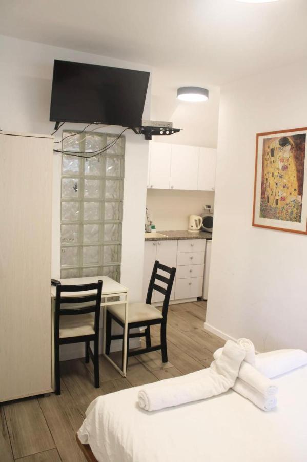 Zimmer Ba'Ir Kfar Saba Exterior foto