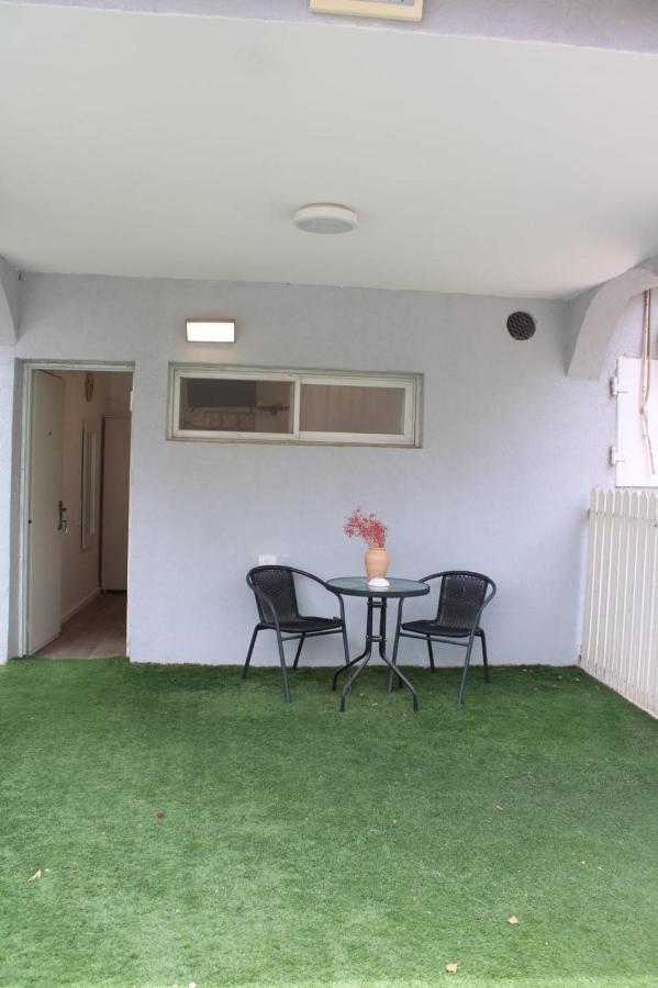 Zimmer Ba'Ir Kfar Saba Exterior foto